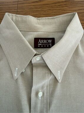 VTG Arrow Dover - 17”  Tan, Short Sleeve, 60% Cotton / 40% Polyester.